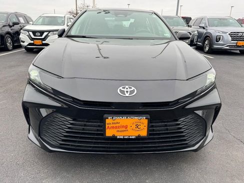 Used 2025 Toyota Camry LE image 9