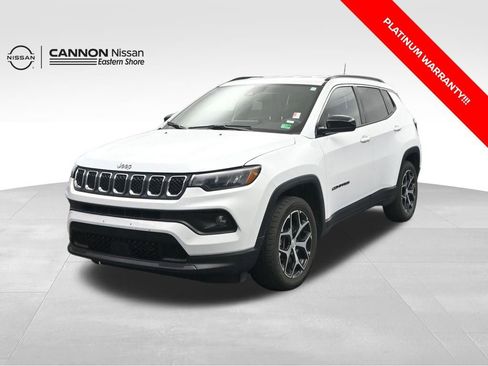 Used 2024 Jeep Compass Latitude image 1
