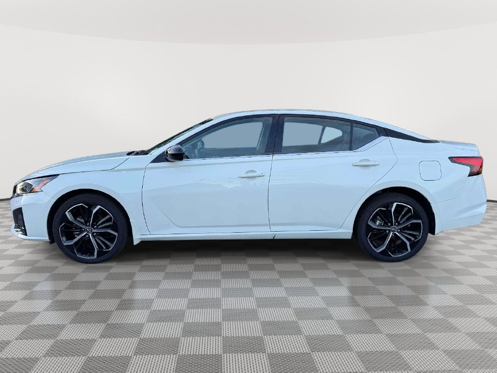 Used 2025 Nissan Altima 2.5 SR w/ SR Premium Package AWD/4WD image 5