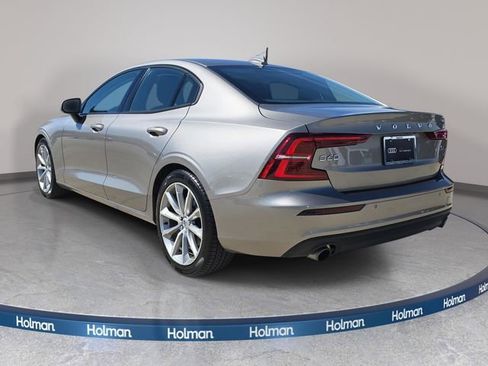 Used 2021 Volvo S60 T6 Momentum w/ Premium Package image 8
