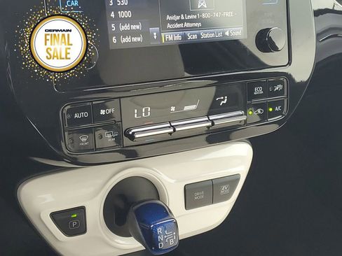 Certified 2018 Toyota Prius Two image 27