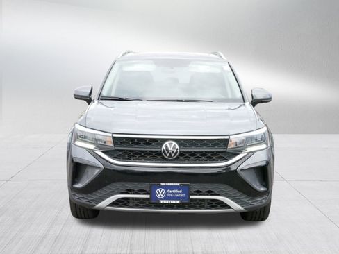Certified 2022 Volkswagen Taos SE image 2