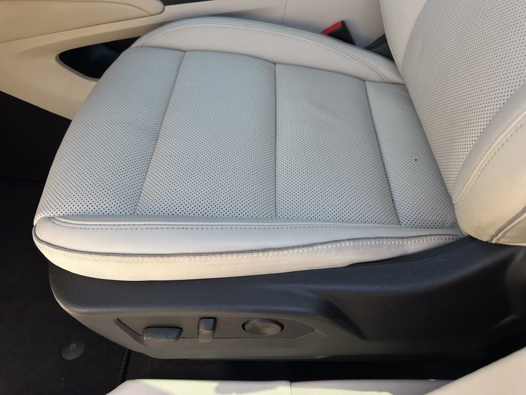 Used 2021 Buick Envision Essence FWD image 25