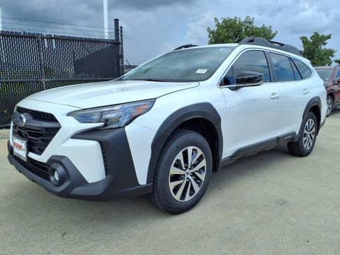 Certified 2025 Subaru Outback Premium image 3