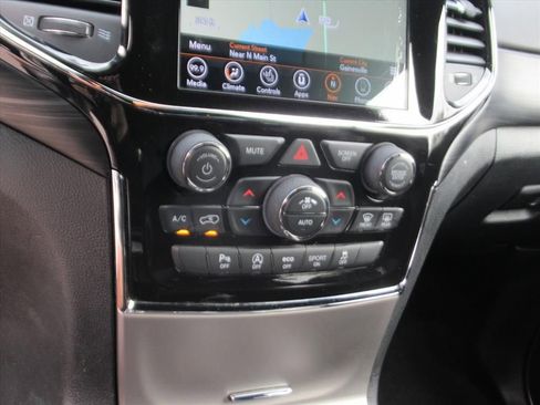 Used 2021 Jeep Grand Cherokee Laredo X image 25