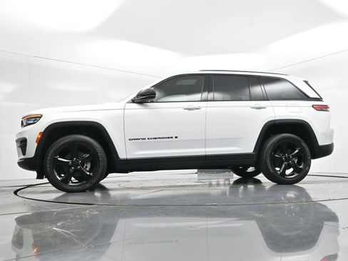 Used 2023 Jeep Grand Cherokee Altitude AWD/4WD image 42
