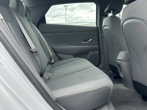 Used 2025 Hyundai Elantra Sport image 17