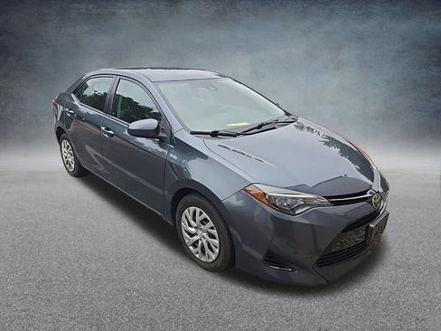 Used 2017 Toyota Corolla LE w/ Carpet Mat Package (TMS) FWD image 2