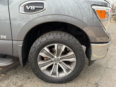Used 2017 Nissan Titan SL AWD/4WD image 39
