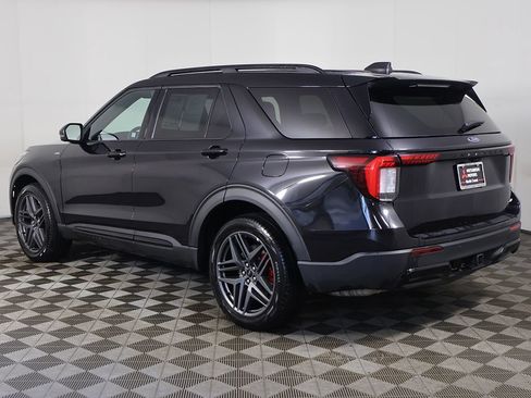 Used 2025 Ford Explorer ST-Line w/ ST-Line Street Pack AWD/4WD image 9
