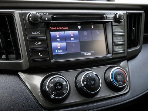 Used 2015 Toyota RAV4 LE image 18