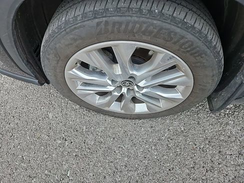 Used 2023 Toyota Highlander Limited image 13