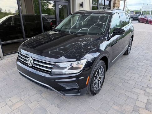 Used 2020 Volkswagen Tiguan SE w/ Panoramic Sunroof Package image 51
