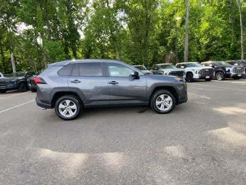 Used 2025 Toyota RAV4 XLE AWD/4WD image 12