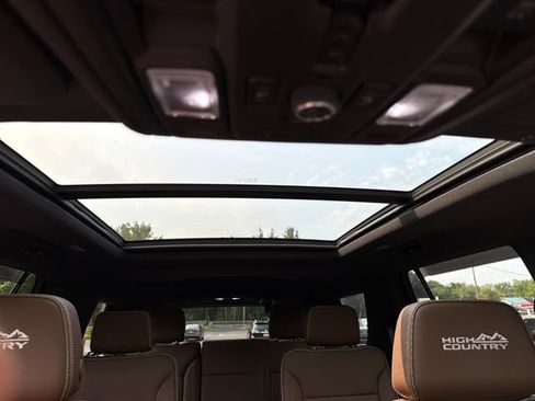 Used 2024 Chevrolet Tahoe High Country AWD/4WD image 27