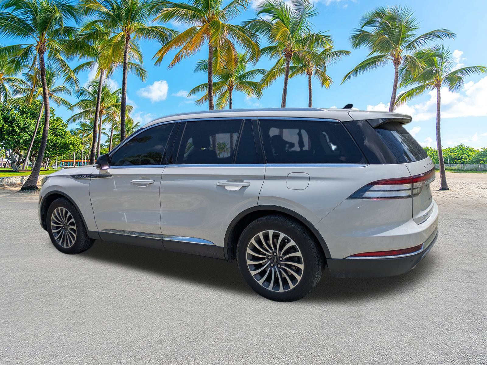 Used 2022 Lincoln Aviator Reserve RWD image 6
