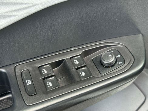 Used 2022 Volkswagen Taos S FWD image 17