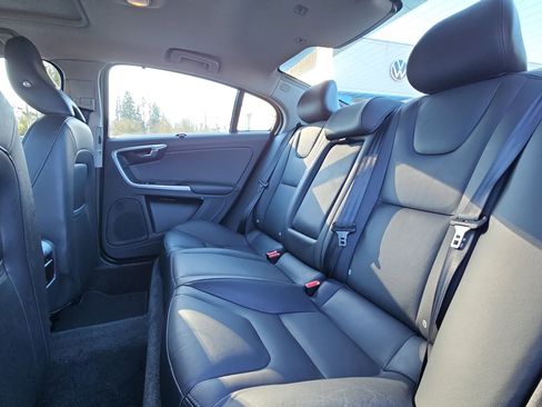 Used 2017 Volvo S60 T5 Inscription image 25