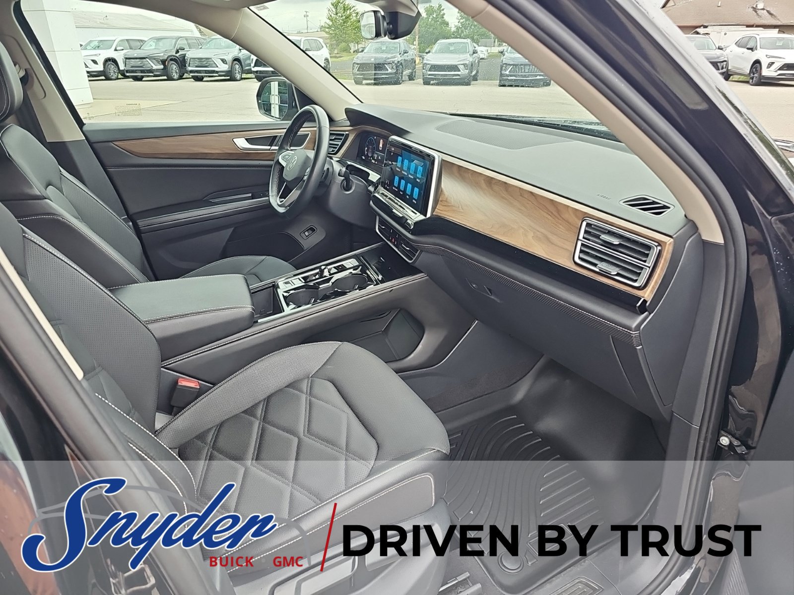 Used 2024 Volkswagen Atlas SE FWD image 33