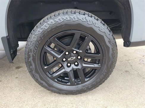 Used 2024 Chevrolet Silverado 1500 LT Trail Boss w/ Convenience Package II image 30