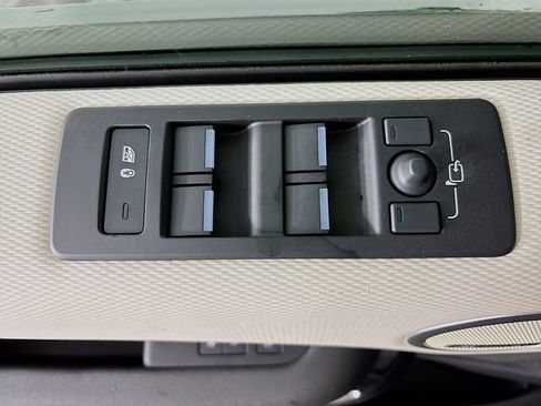 New 2026 Land Rover Discovery Limited Edition AWD/4WD image 19