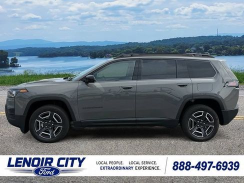 Used 2026 Jeep Cherokee Laredo AWD/4WD image 6