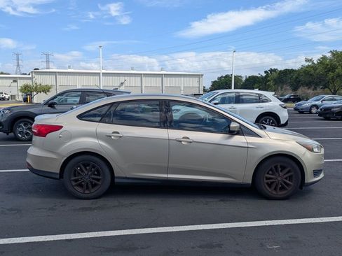 Used 2018 Ford Focus SE image 4