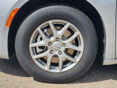 New 2026 Chrysler Pacifica Select image 7