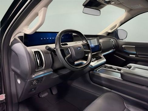 Used 2025 Ford Expedition Platinum AWD/4WD image 10