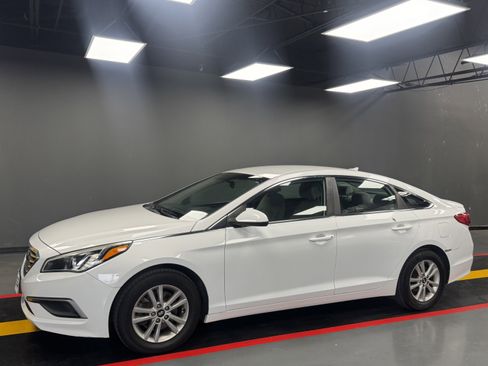 Used 2017 Hyundai Sonata SE image 2