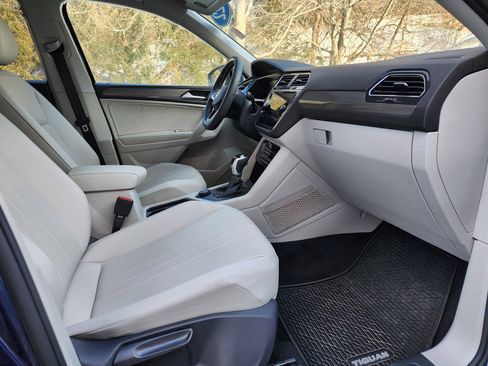 Used 2022 Volkswagen Tiguan SE image 4