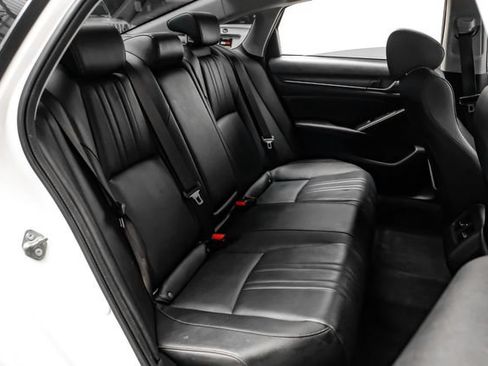 Used 2019 Honda Accord Touring image 31