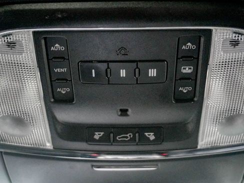 Used 2017 Jeep Grand Cherokee Limited w/ Luxury Group II image 27