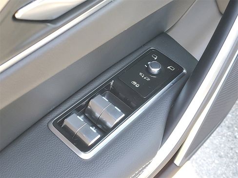 Used 2025 Jaguar F-PACE R-Dynamic S image 9