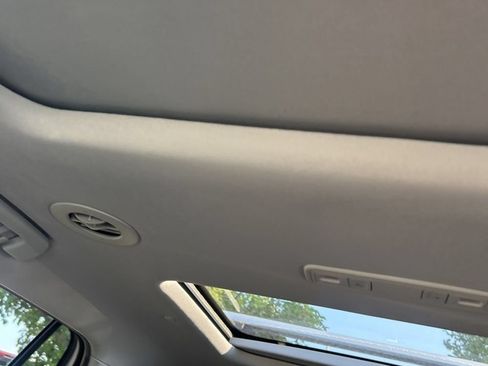 Used 2018 GMC Acadia SLT w/ LPO, Floor Liner Package AWD/4WD image 11
