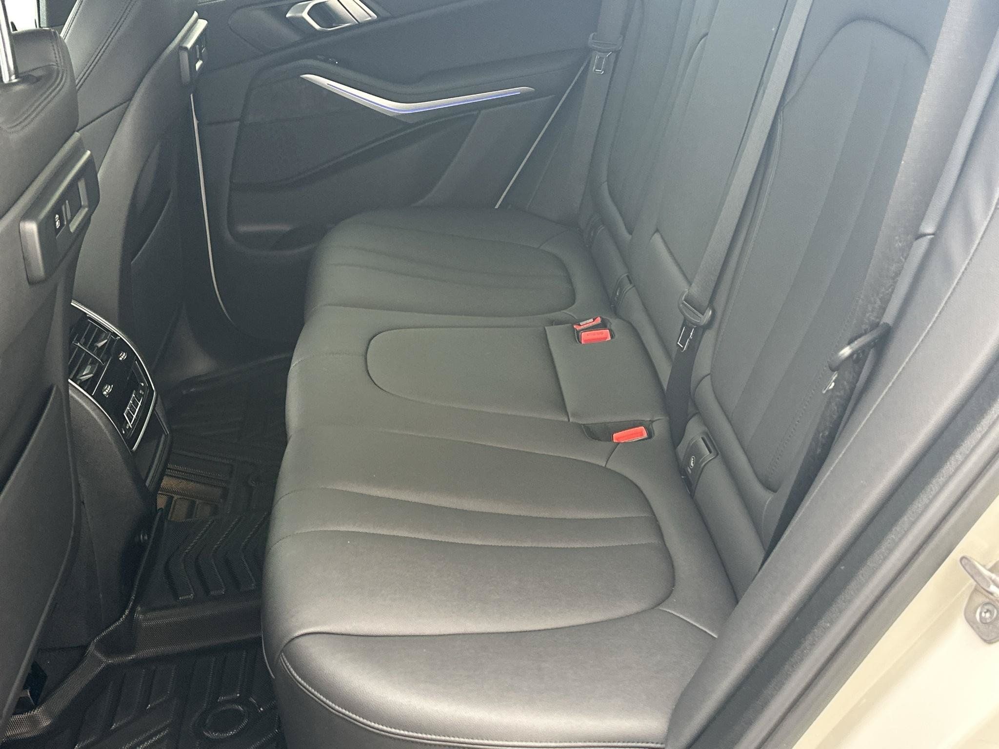 Used 2022 BMW X5 xDrive40i w/ Premium Package AWD/4WD image 6