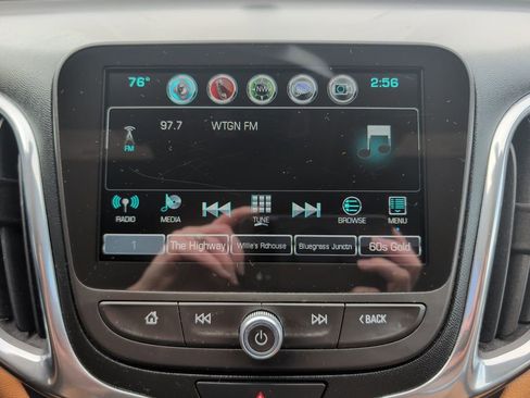 Used 2018 Chevrolet Equinox Premier image 13