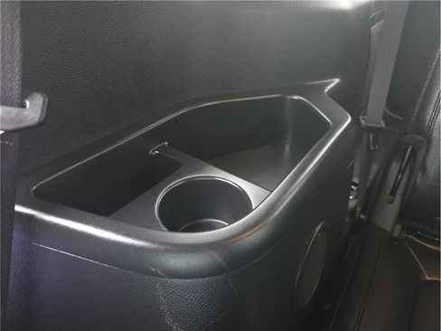 Used 2016 Ford Explorer XLT w/ Equipment Group 202A image 31