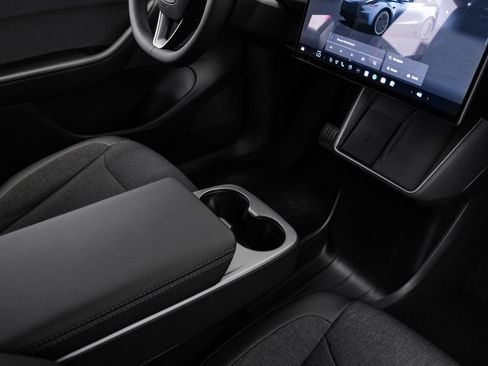 Used 2026 Tesla Model Y 2WD image 23