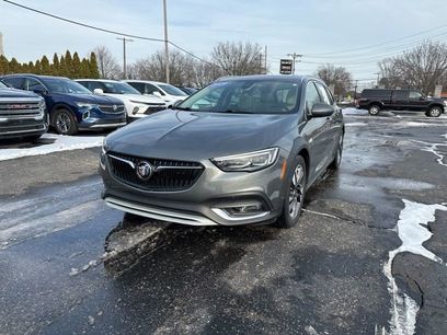 Used 2019 Buick Regal Essence w/ Driver Confidence Package I
