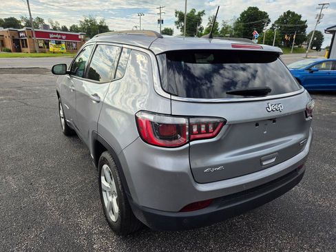 Used 2018 Jeep Compass Latitude w/ Popular Equipment Group AWD/4WD image 4