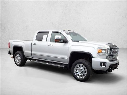 Used 2019 GMC Sierra 2500 Denali w/ Duramax Plus Package image 6