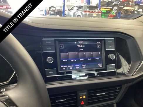 Used 2021 Volkswagen Jetta SE FWD image 9
