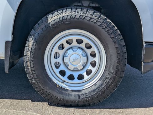 Certified 2020 Chevrolet Silverado 1500 W/T w/ Z71 Off-Road Package AWD/4WD image 46