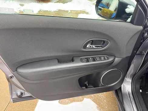 Used 2022 Honda HR-V EX image 12