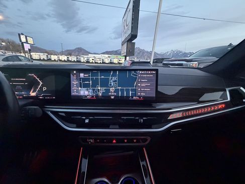 Used 2023 BMW X7 xDrive40i w/ M Sport Package image 30