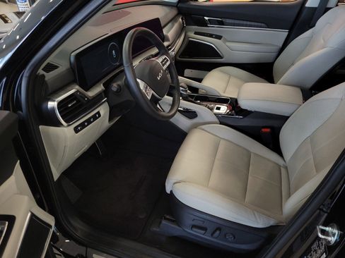 Used 2024 Kia Telluride SX w/ Towing Package image 17