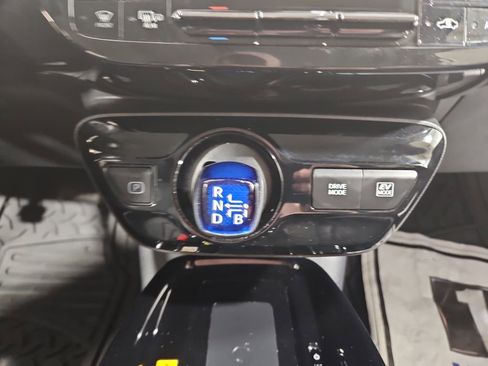 Used 2022 Toyota Prius FWD image 23