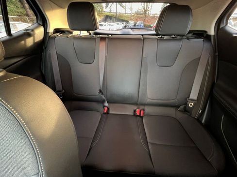 Used 2025 Buick Encore GX Preferred image 38