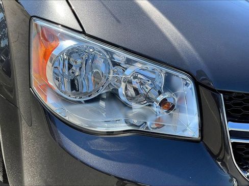 Used 2019 Dodge Grand Caravan SE FWD image 29
